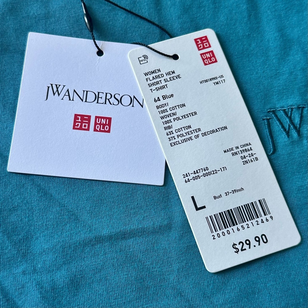 JW Anderson Uniqlo Flared Hem Asymmetrical Short Sleeve T-Shirt Top Large NWT - Picture 4 of 7